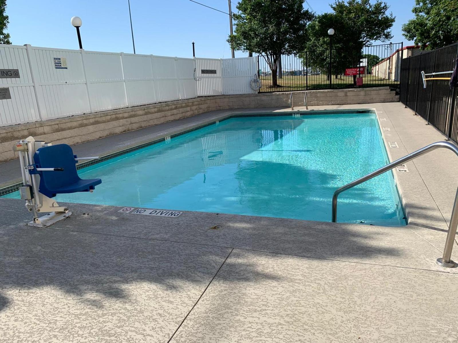 Country Inn & Suites By Radisson, Austin North Pflugerville , Tx ราวด์ร็อก ภายนอก รูปภาพ