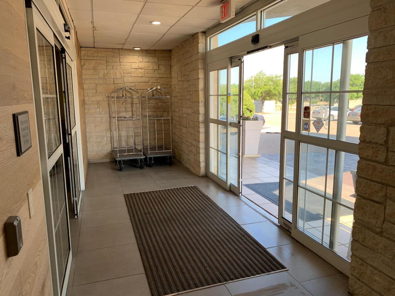 Country Inn & Suites By Radisson, Austin North Pflugerville , Tx ราวด์ร็อก ภายนอก รูปภาพ